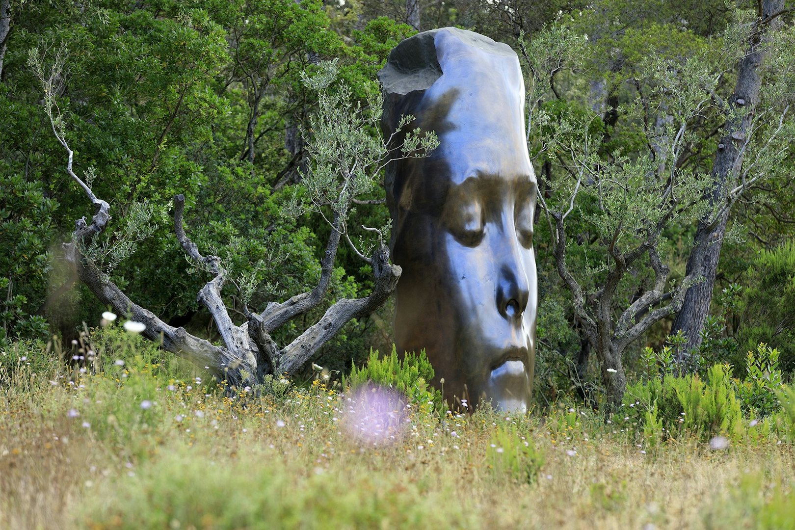 sculpture in the garden of the Villa Carmignac