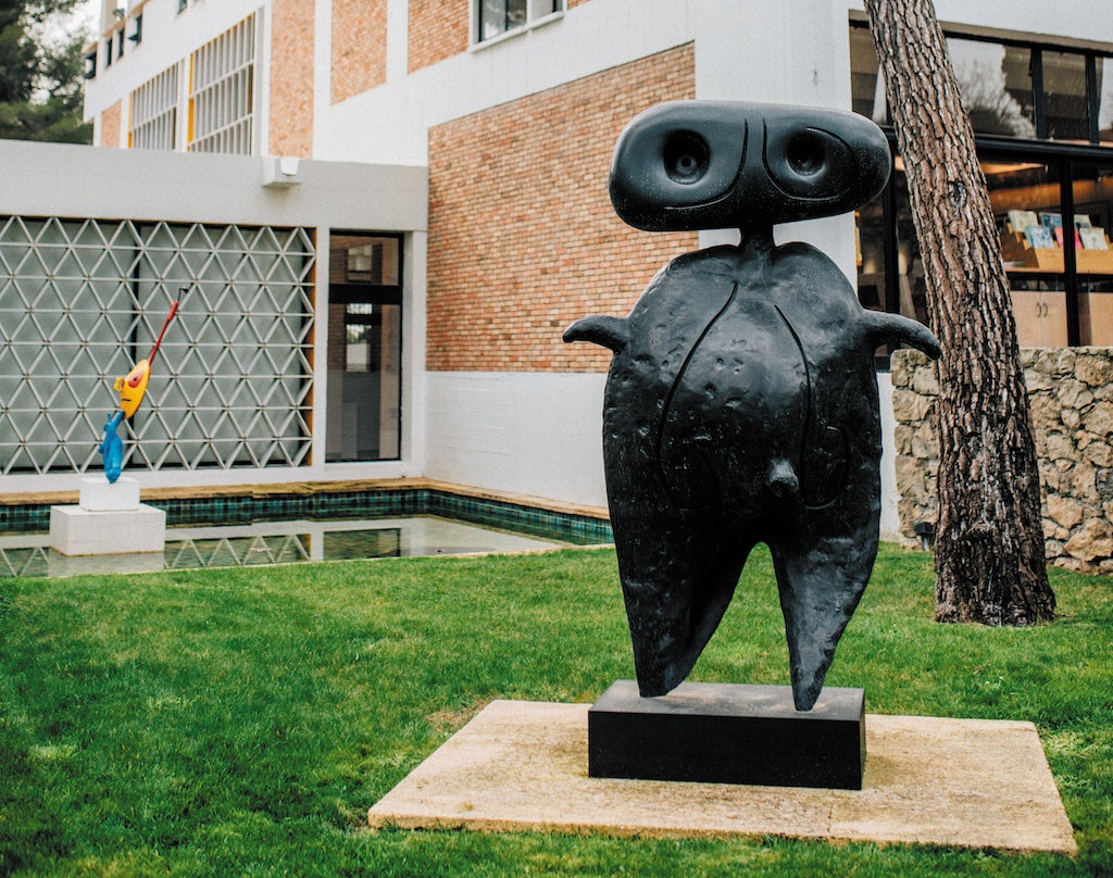sculpture at the garden of the Maegt Foundation