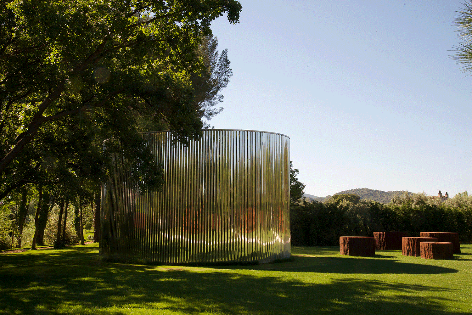 mirror sculpture in the garden of the Venet Foundation