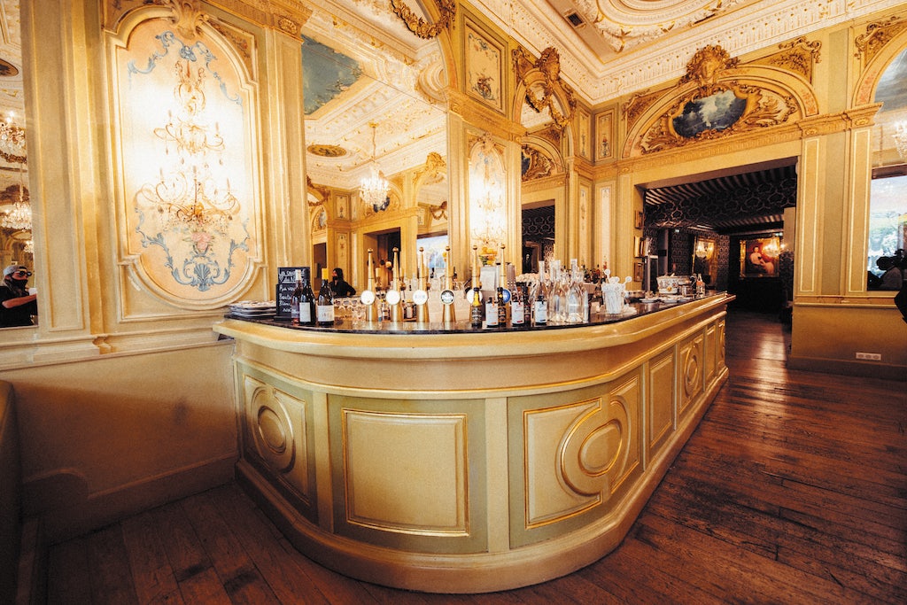 baroque interior and bar at the Brasserie Le Napoléon in Nîmes