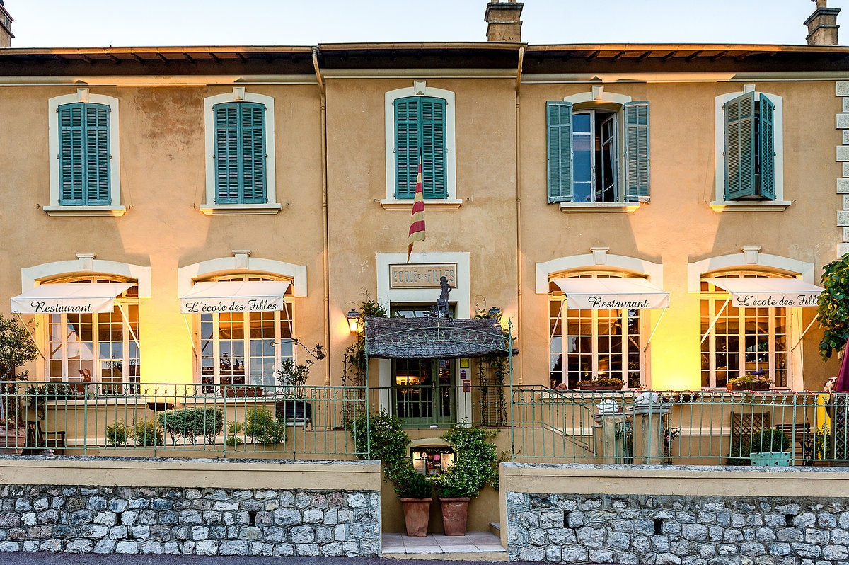 facade of the L'École des Filles restaurant in Le-Bar-Sur-Loup