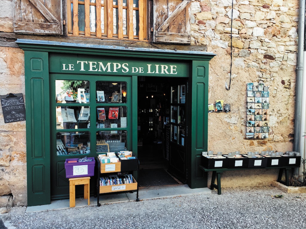 facade of the bookshop Le Temps de Lire