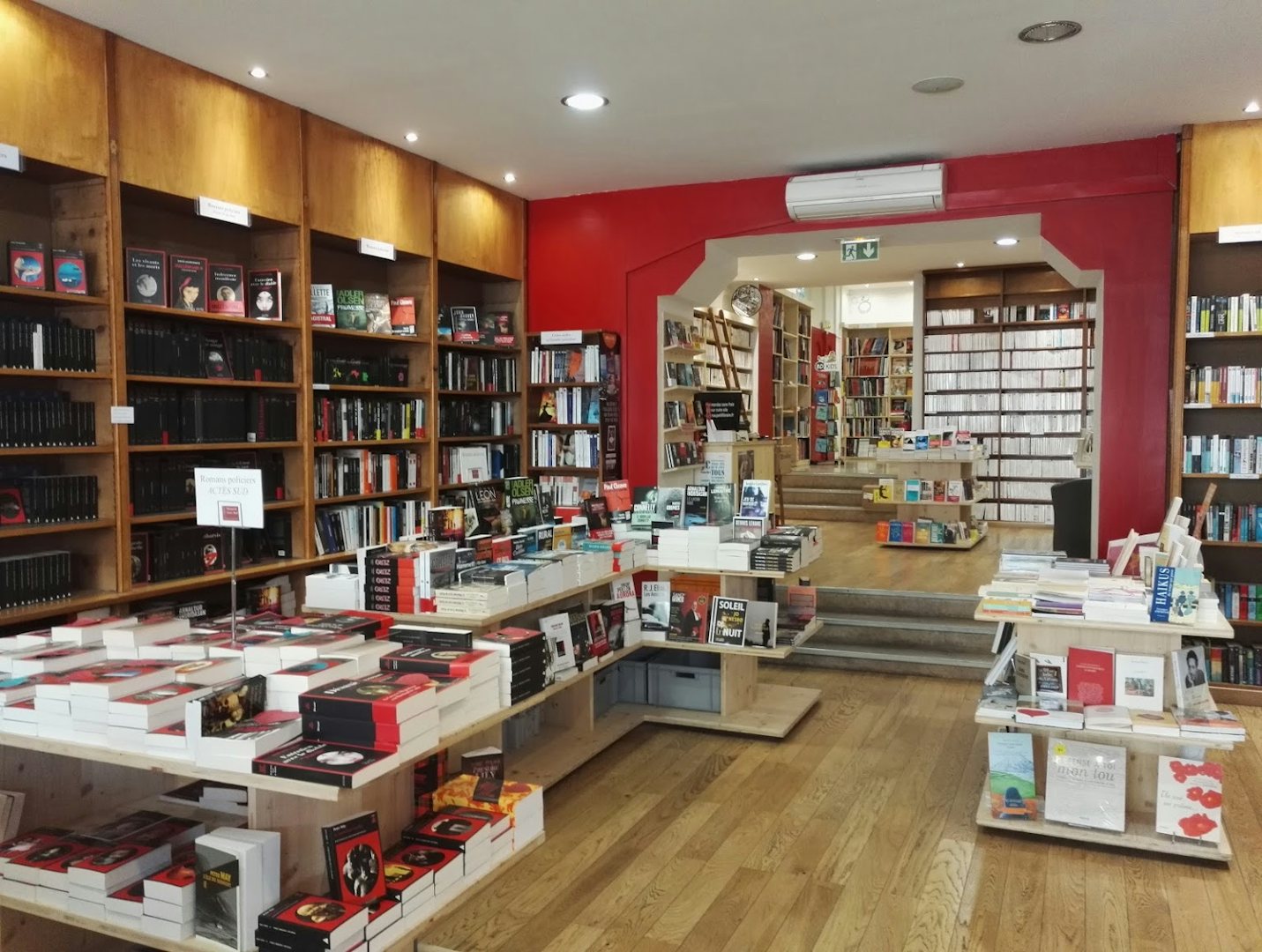 interior of the Librairie Maupetit