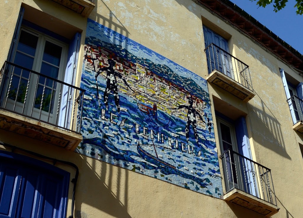 mosaic on the facade of the Hôtel des Templiers in Collioure