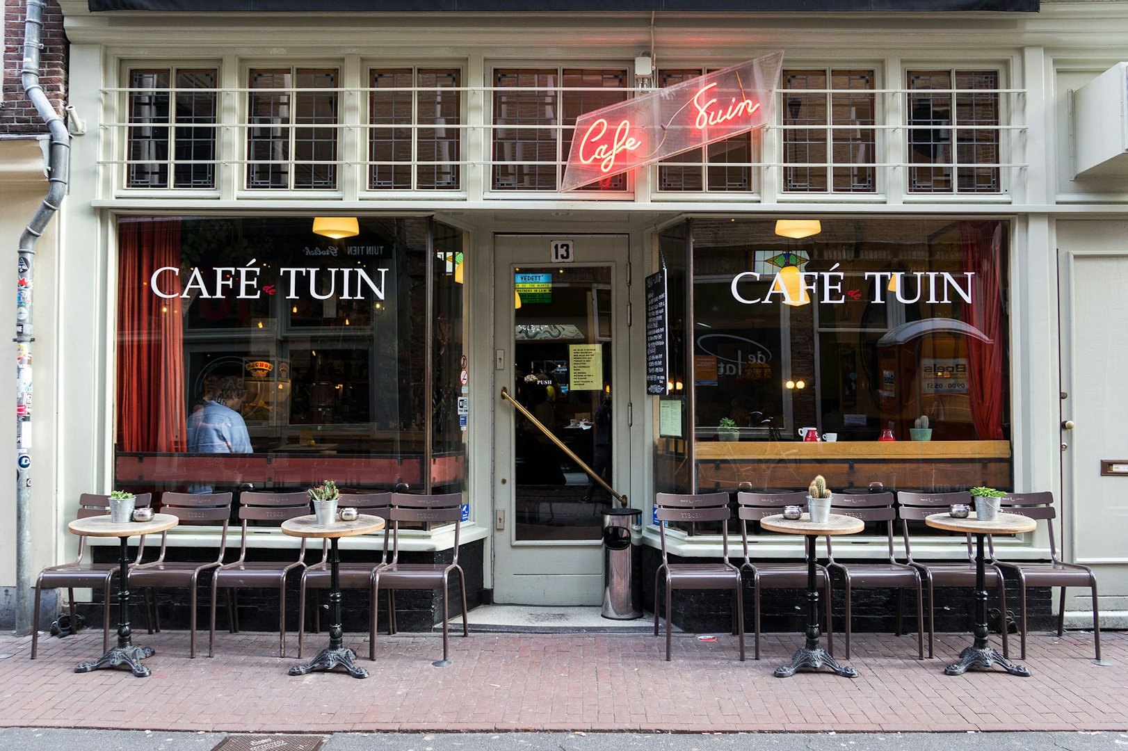 window front of the De Tuin in Amsterdam