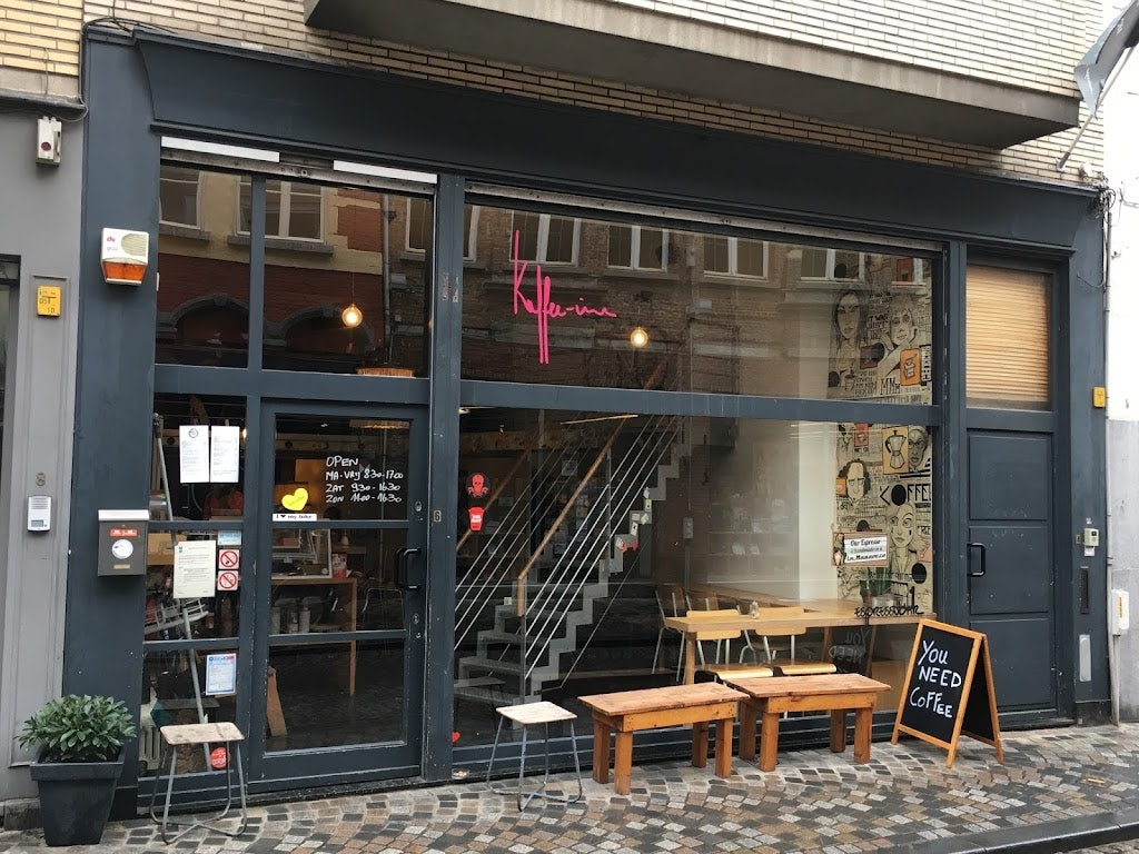 window front of coffee bar Kaffee Ine in Mechelen