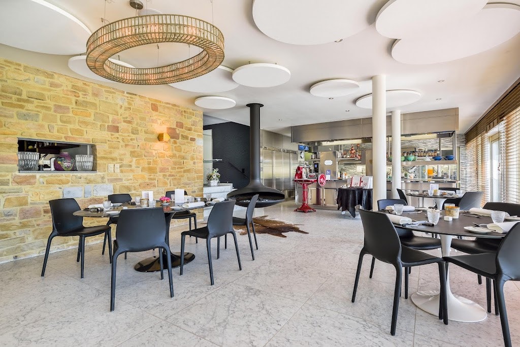 sleek and modern restaurant interior of Arabelle Meirlaen