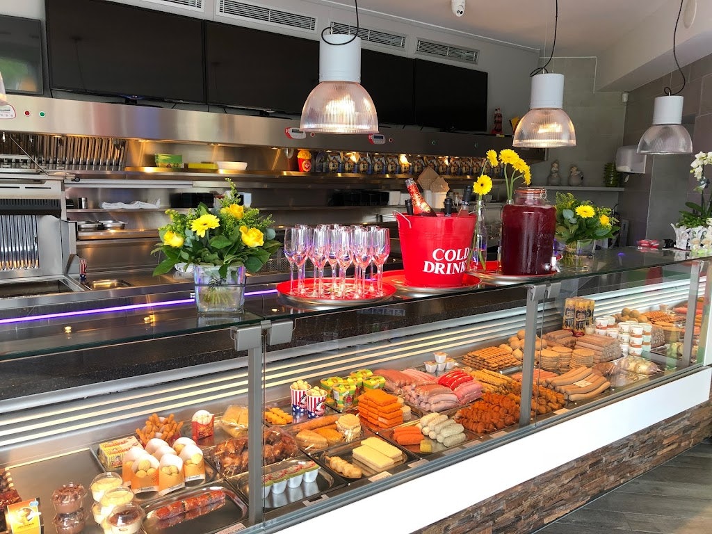 counter with snacks at Frituur de Frietboetiek