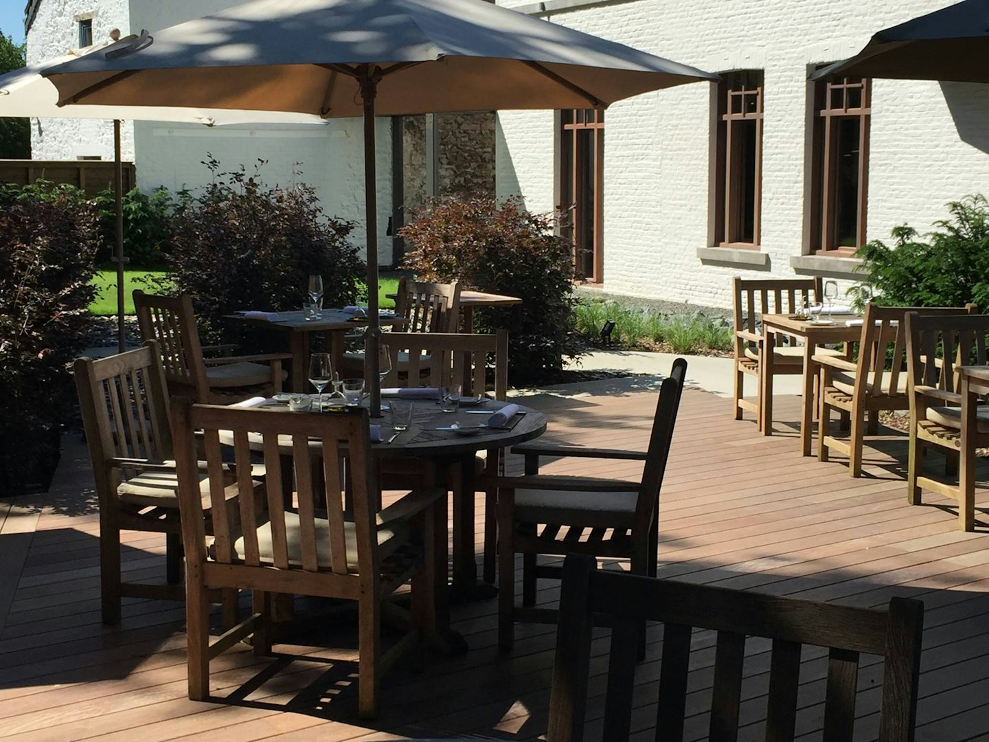 outdoor dining area on the terrace of La Villa des Bégards