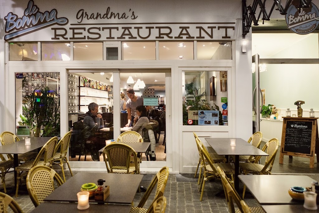 people seated on the terrace of restaurant de Bomma in Antwerp