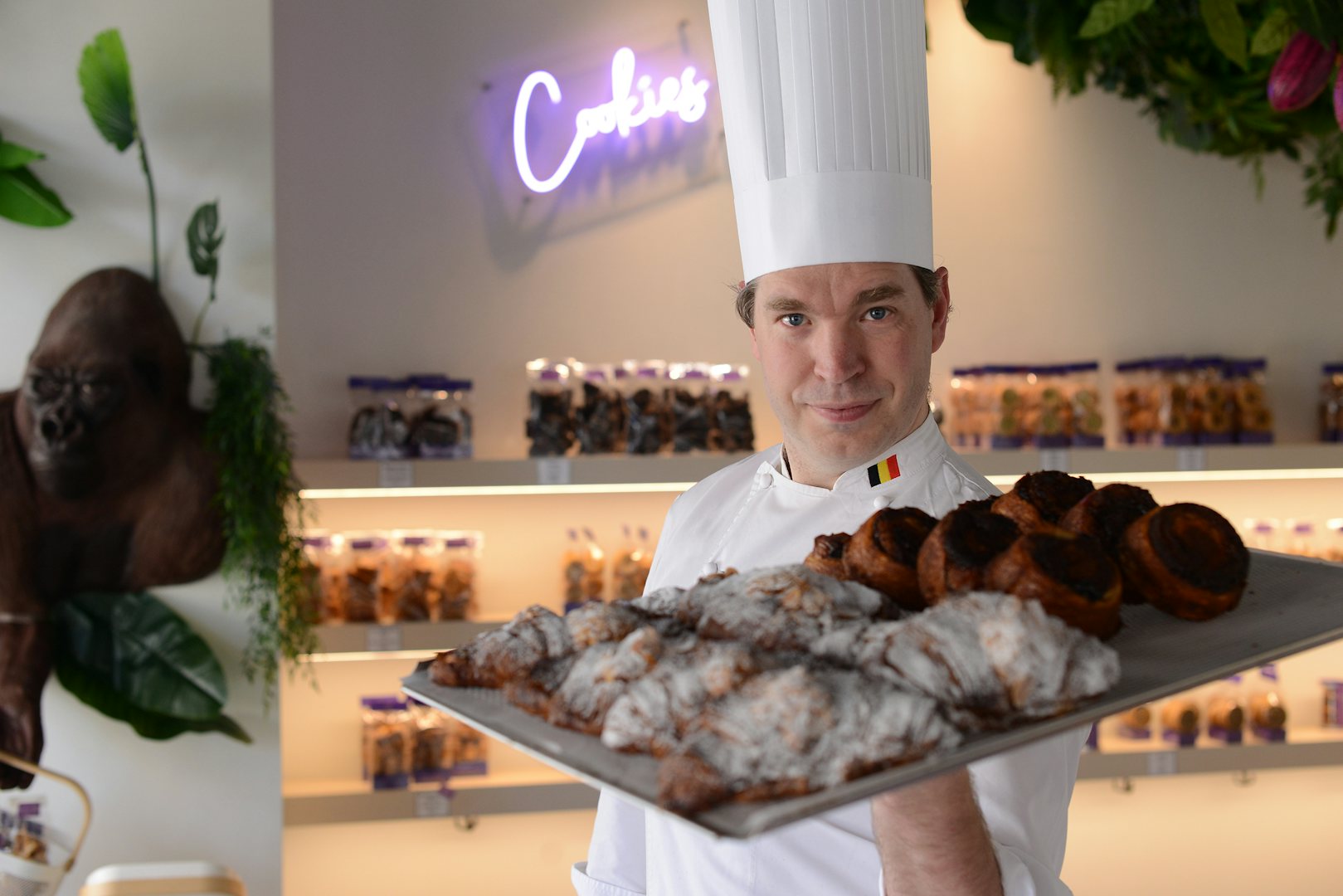 Marijn Coertjens holding a plate of croissants and pastries at his bakery