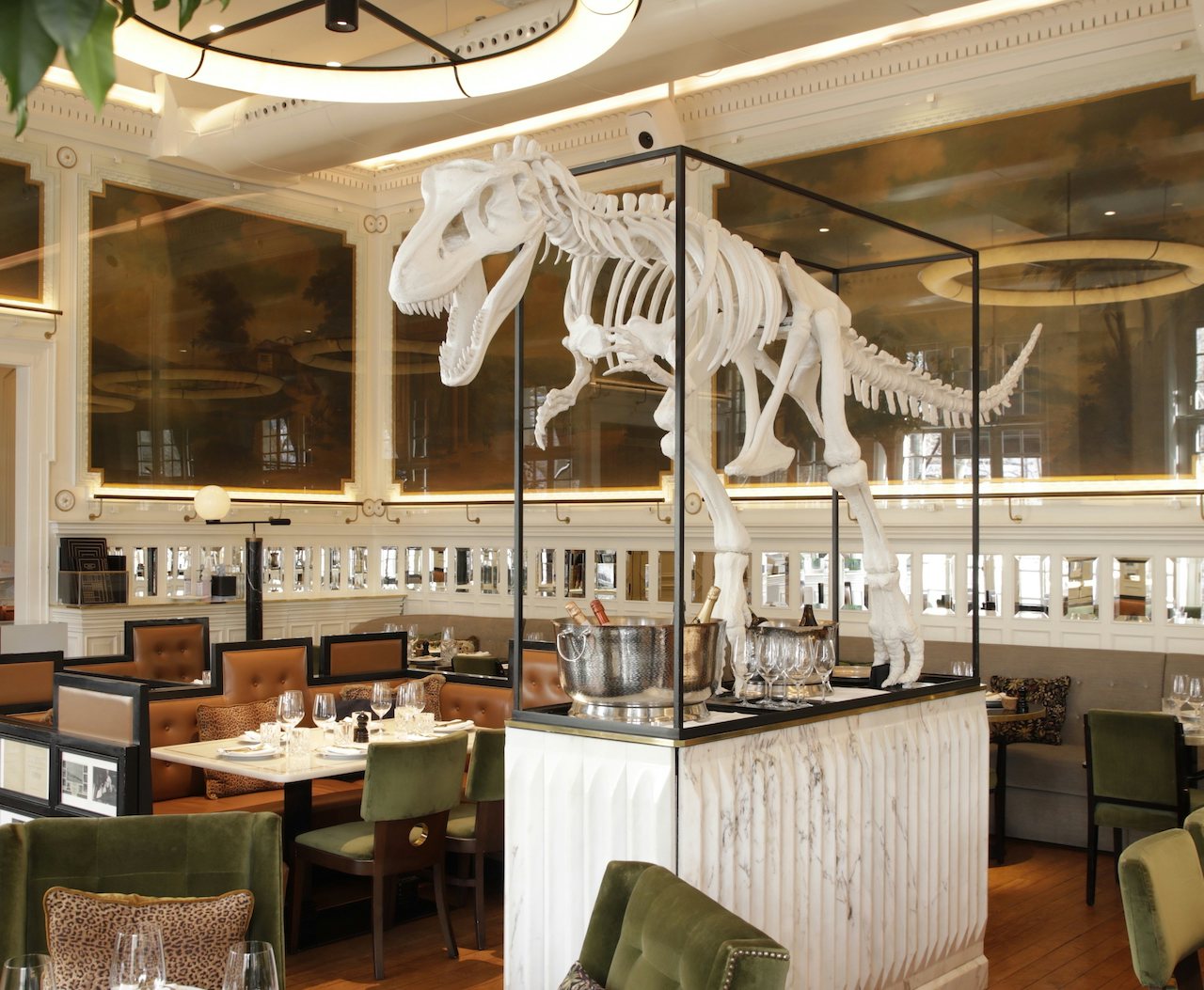 dinosaur inside the restaurant of JNCQUOI Lisbon
