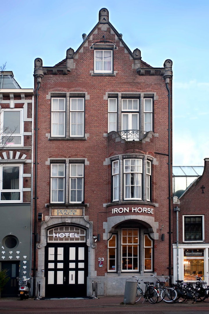 Facade of Hotel Iron Horse in Amsterdam