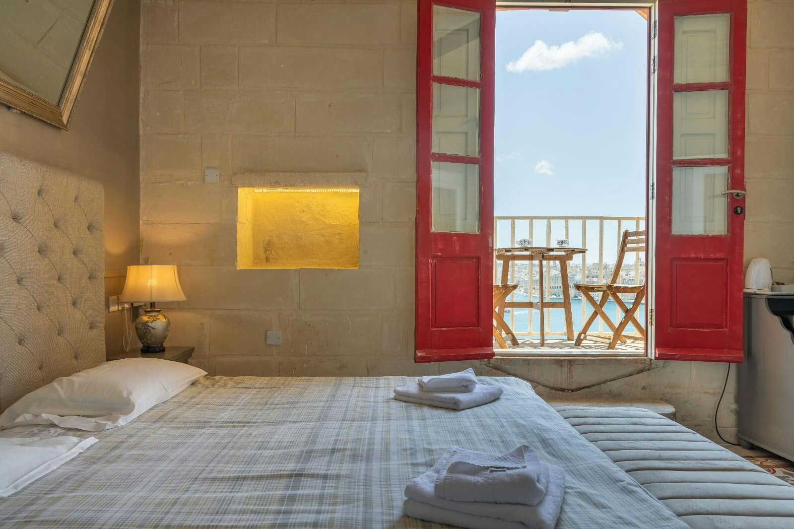 room with a sea view at the Luciano al Porto hotel in Malta