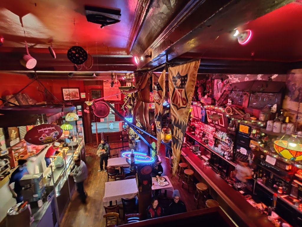 American-style diner interior of Tommy's Joint in SF