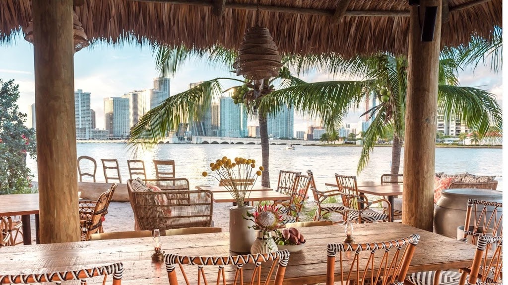 beachfront bar Joia beach in Miami