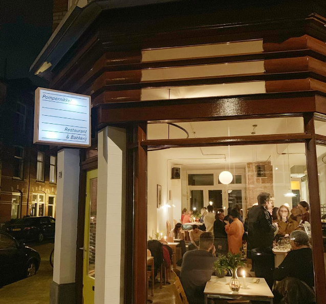 window front at night of Pompernikkel bar