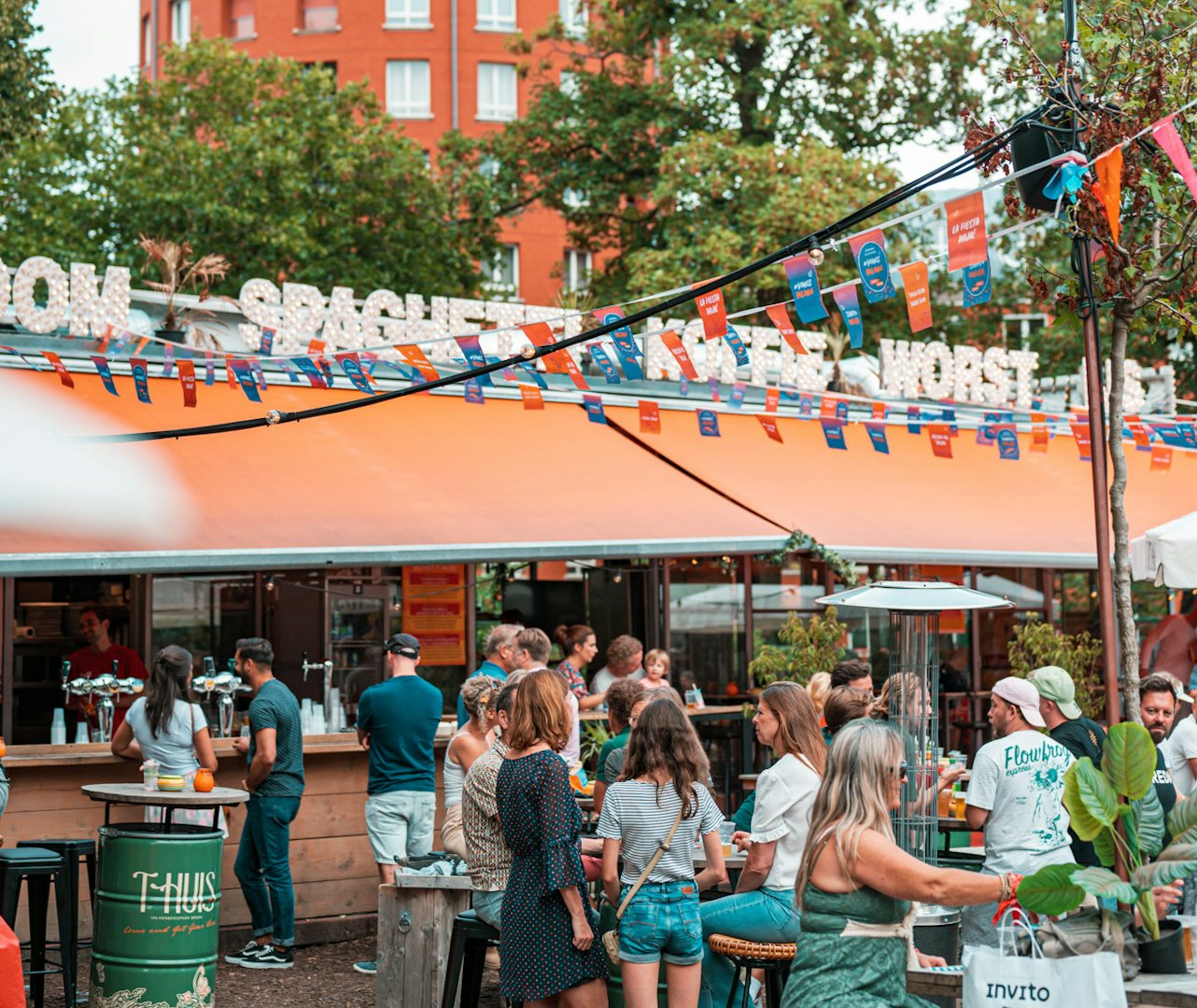 people enjoying the outdoor at t 'T-huis