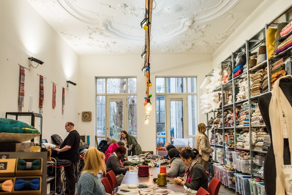 a workshop at the Wereldwijven Ateliers in Dordrecht