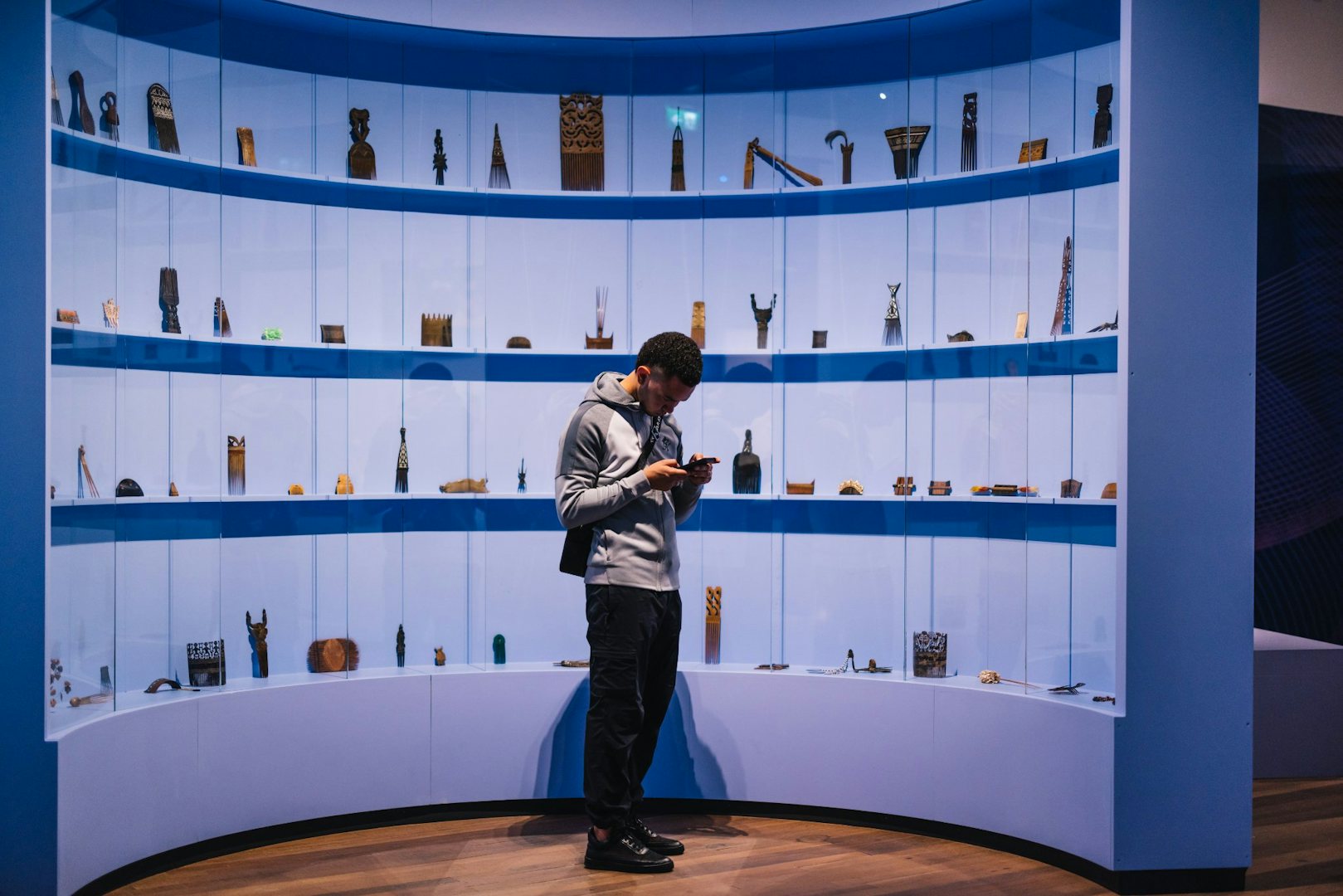 a man listening to an audio guide in the Wereldmuseum Rotterdam