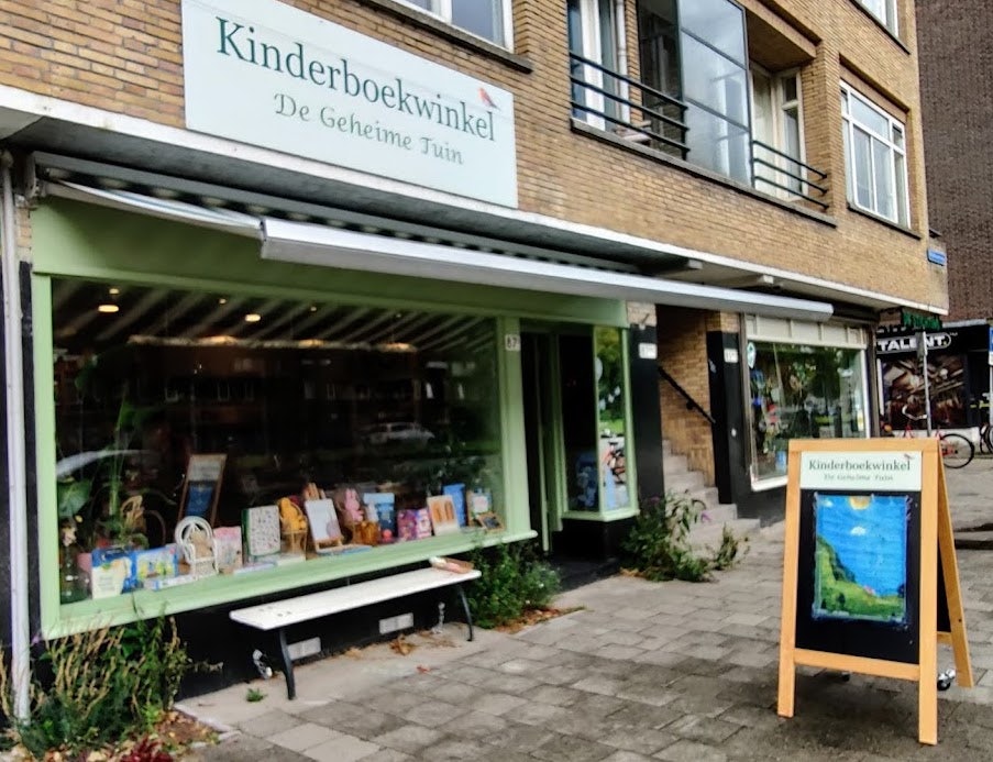 store front and shop sign at De Geime Tuin Kids' shop