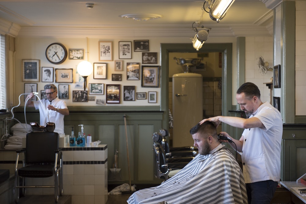 a man getting a hair cut at New York barbers in Rotterdam