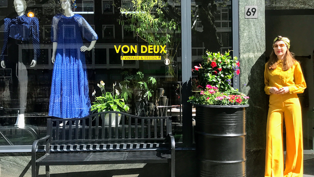 store front and owner at Von Deux Vintage Rotterdam