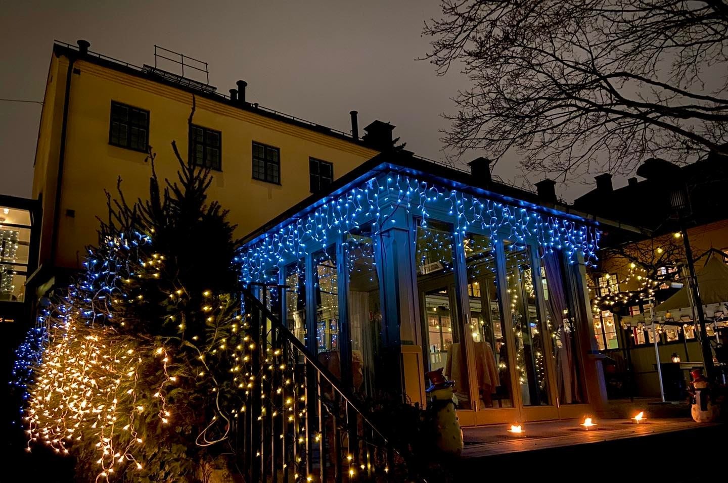 Courtyard lit up with Christmas lights at Langholmen Hotel