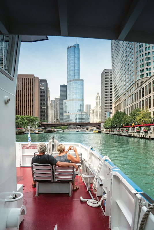 a couple enjoying a tour with Chicago Water Taxi