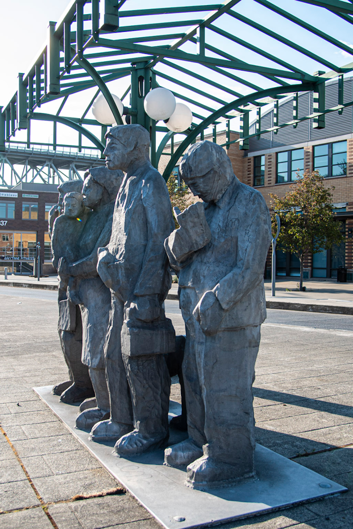 statue Waiting for the Interurban