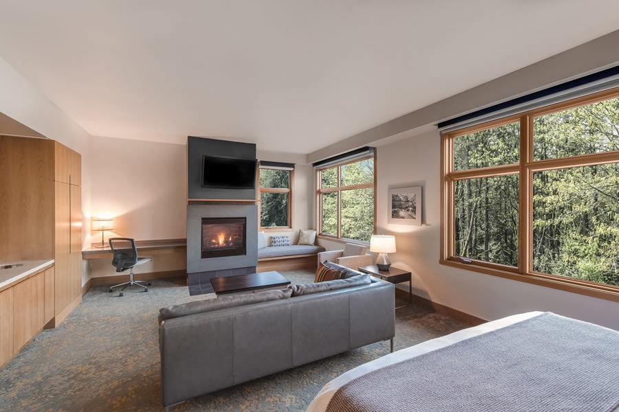 a suite with forest view at the Cedarbrook Lodge