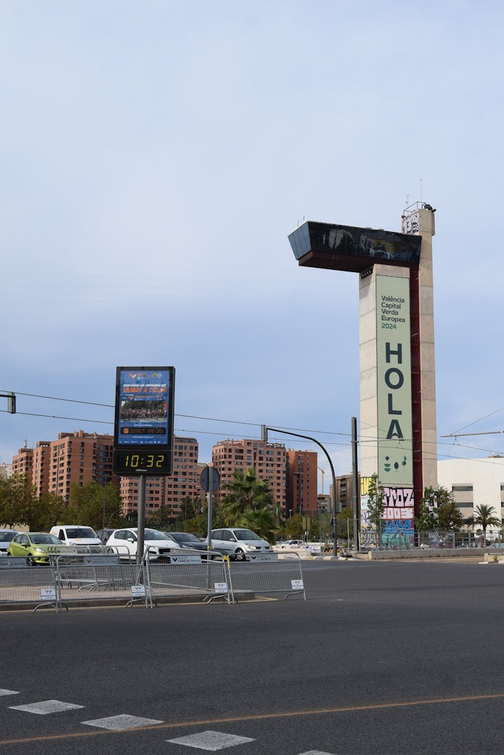 Torre Miramar watching over a roundabout in Valencia