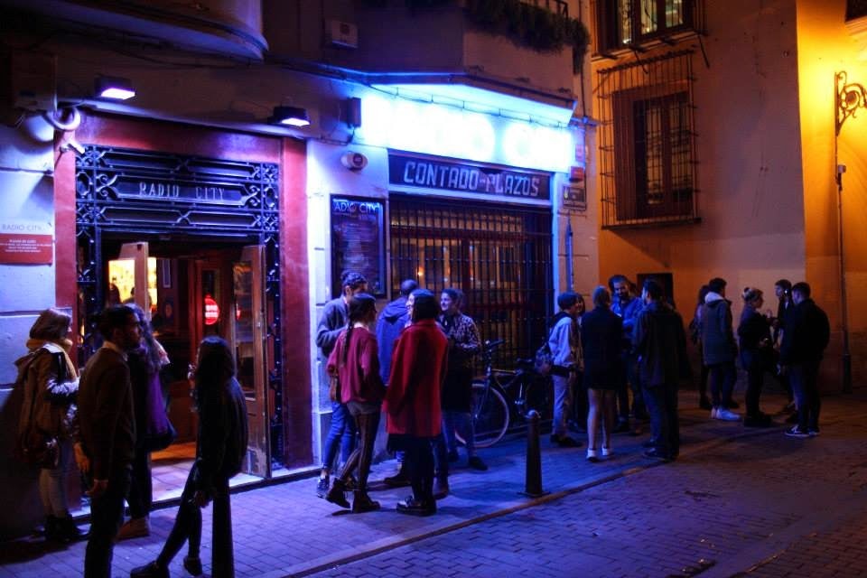 people outside Radio City bar in Valencia