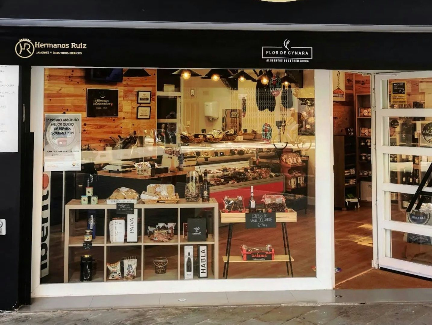 Flor de Cynara store front in Valencia