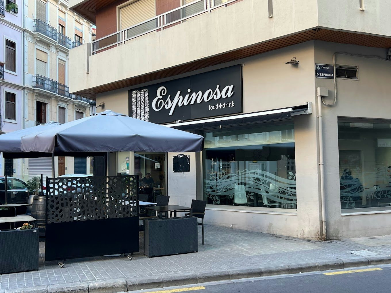 exterior and seating area of restaurante Espinosa