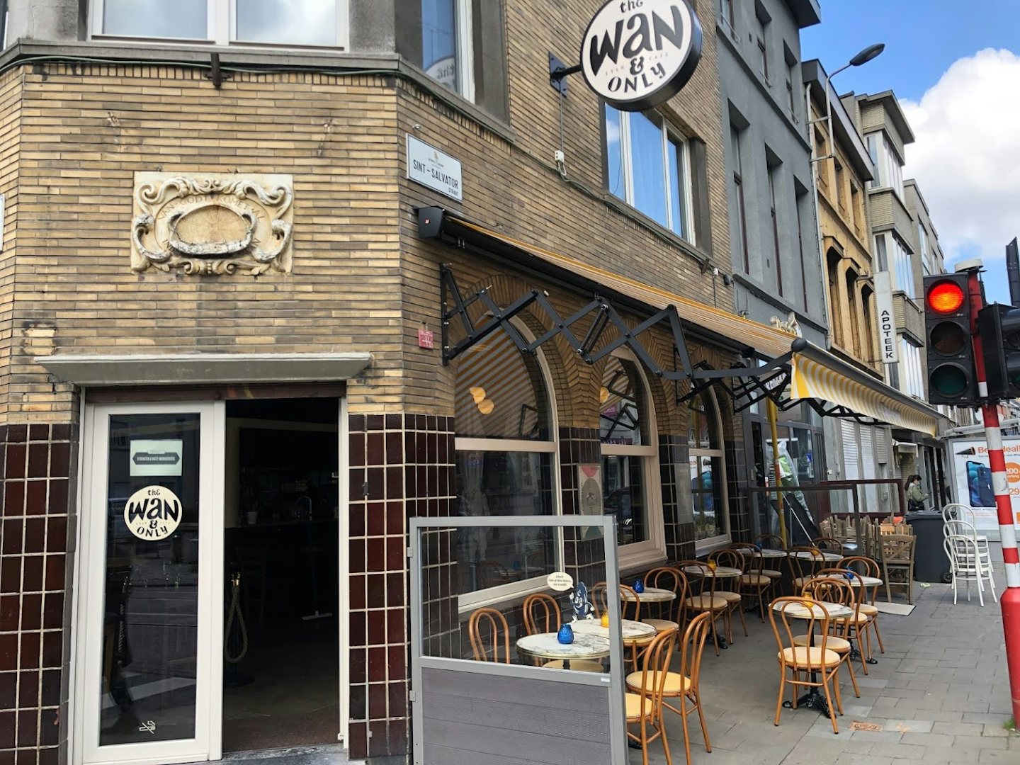 outdoor sitting area at the Wan & Only bar in Ghent