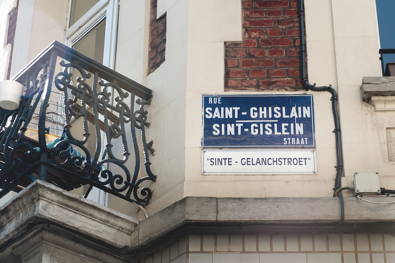 Multilingual street signs in Brussels