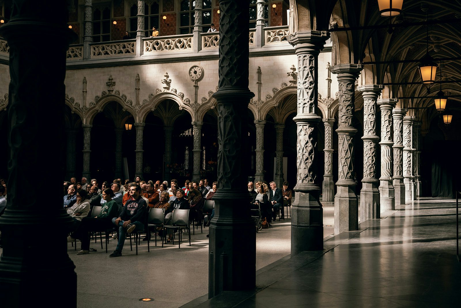 people enjoying a concert inside of the Handelsbeurs