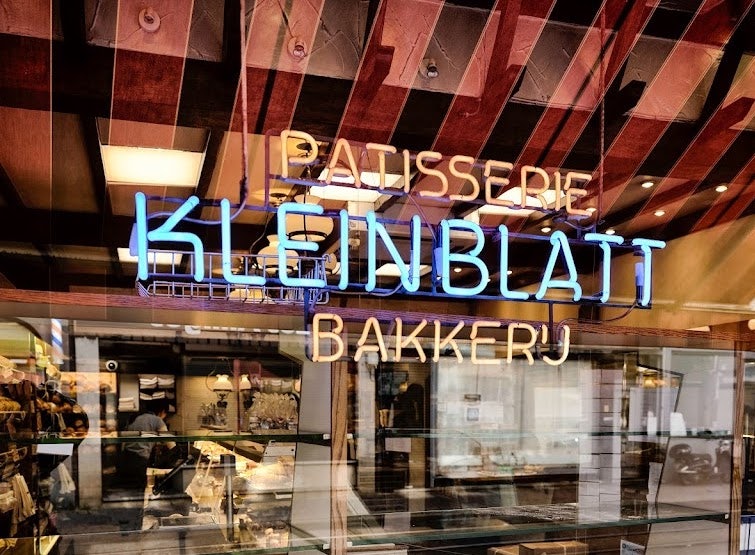 neonsign at Kleinblatt bakery in Antwerp