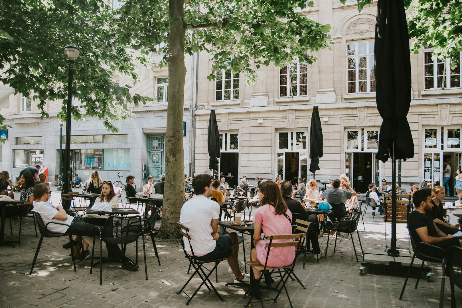 people enjoying drinks at the large terrace of De Markten