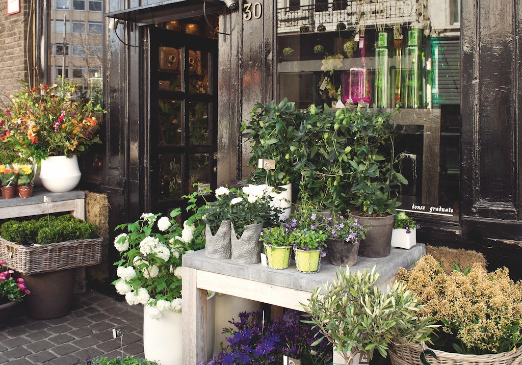 flowers displayed outside Bloemen van Cornelis