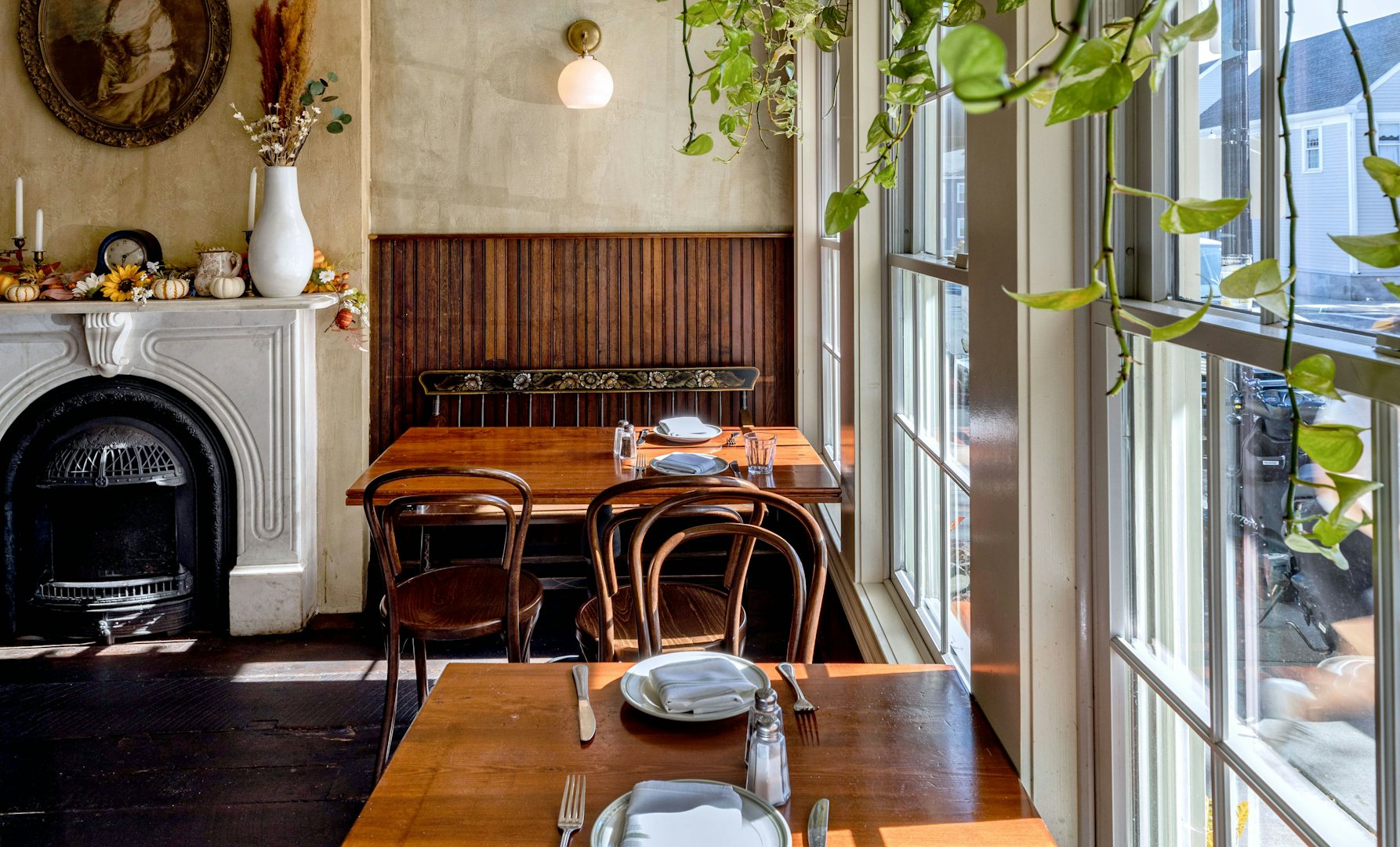 cosy interior of Waverly restaurant