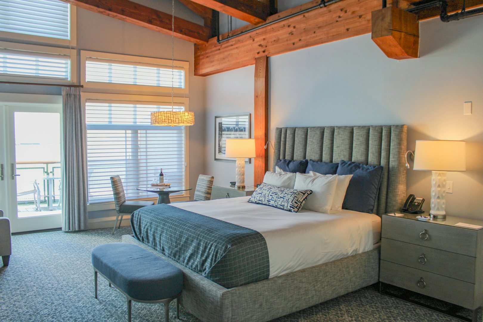 a bedroom at the Yacht Haven Inn and Marina