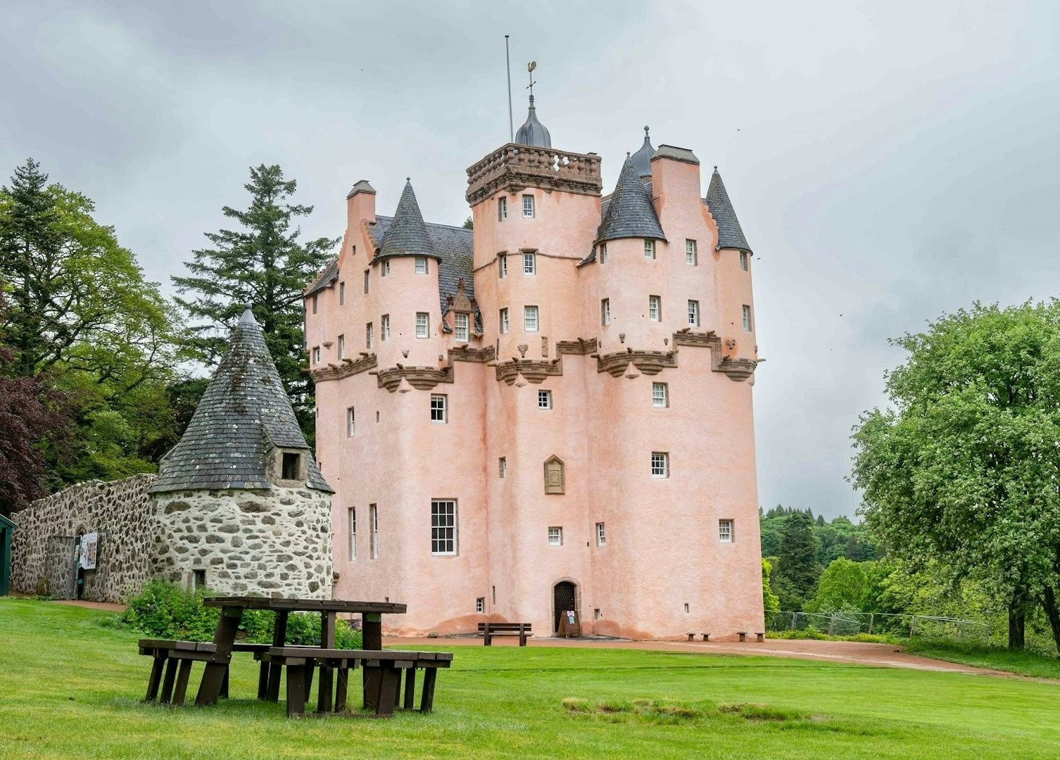 pink castle exterior of the Craigievar castle